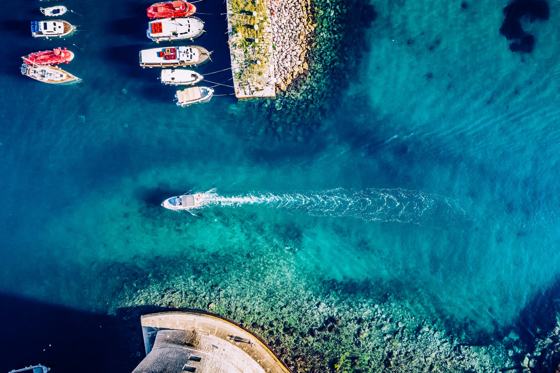 aerial photography of boats in the sea